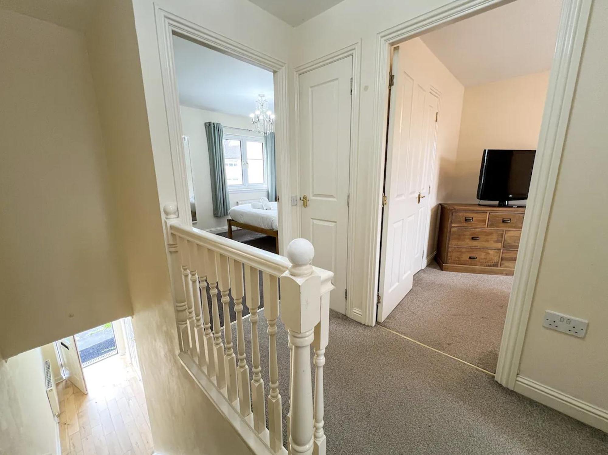 Glasgow Central - Entire House - Free Parking , Free Super Fast Wifi , Private Garden & Parking Security מראה חיצוני תמונה