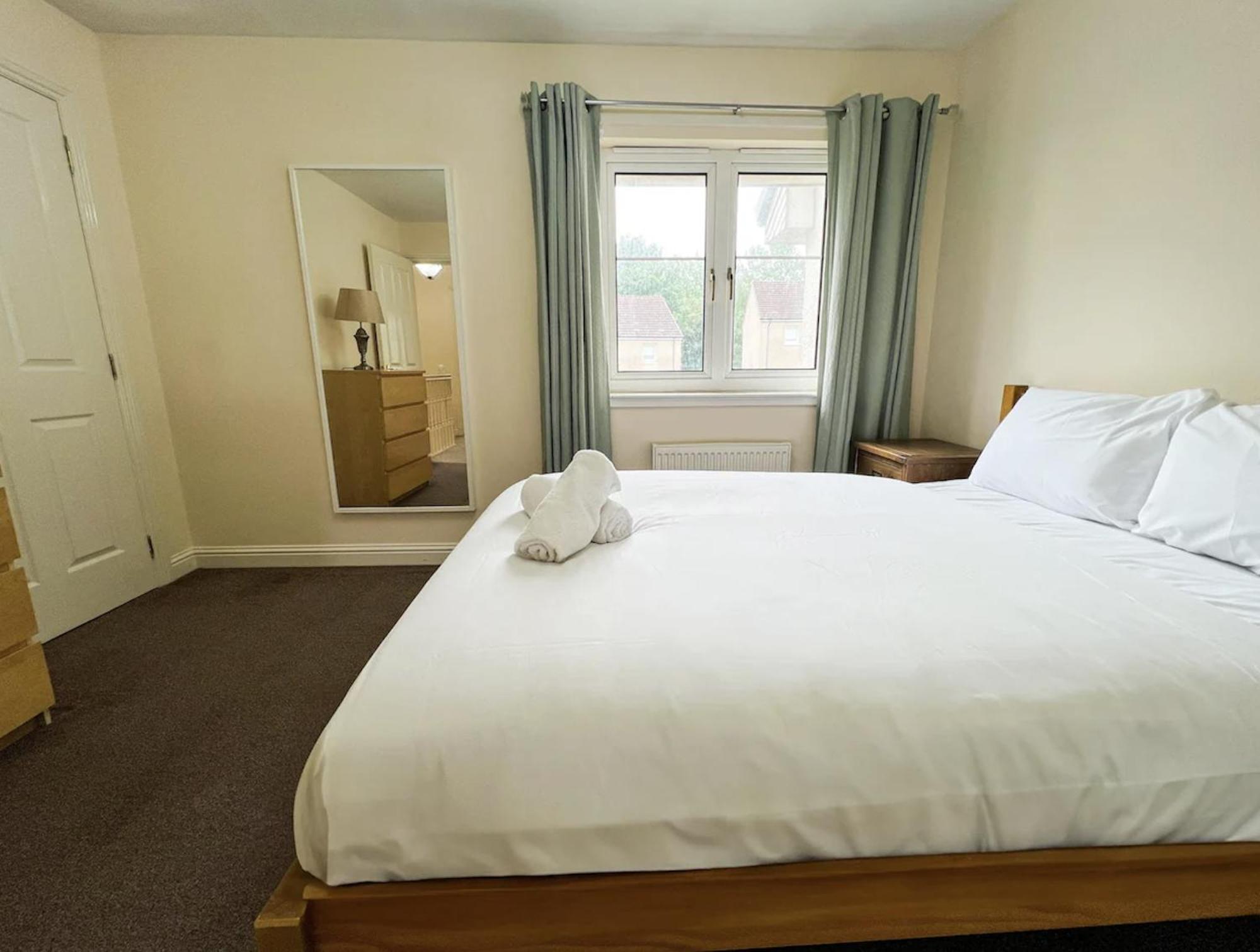 Glasgow Central - Entire House - Free Parking , Free Super Fast Wifi , Private Garden & Parking Security מראה חיצוני תמונה