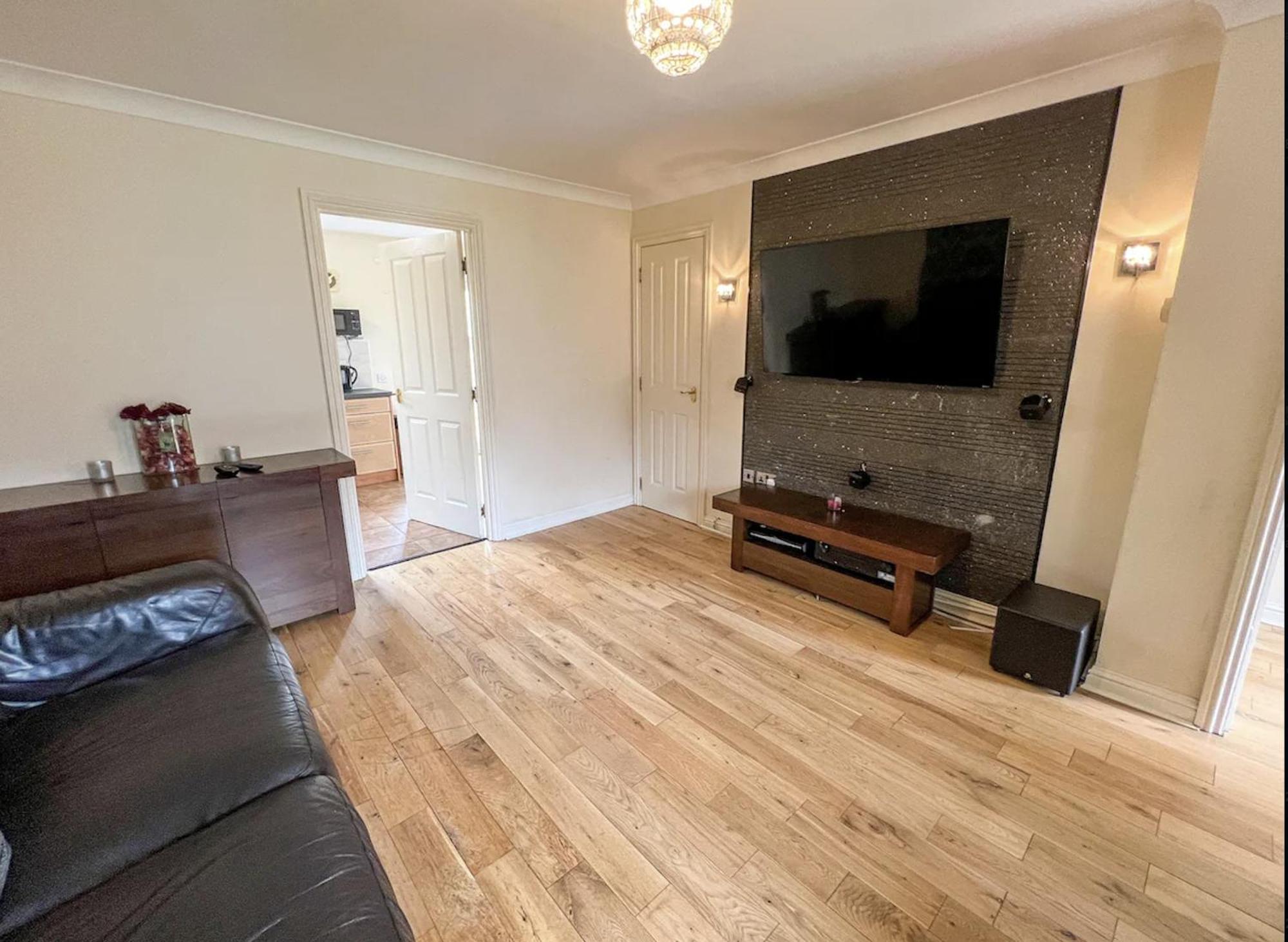 Glasgow Central - Entire House - Free Parking , Free Super Fast Wifi , Private Garden & Parking Security מראה חיצוני תמונה