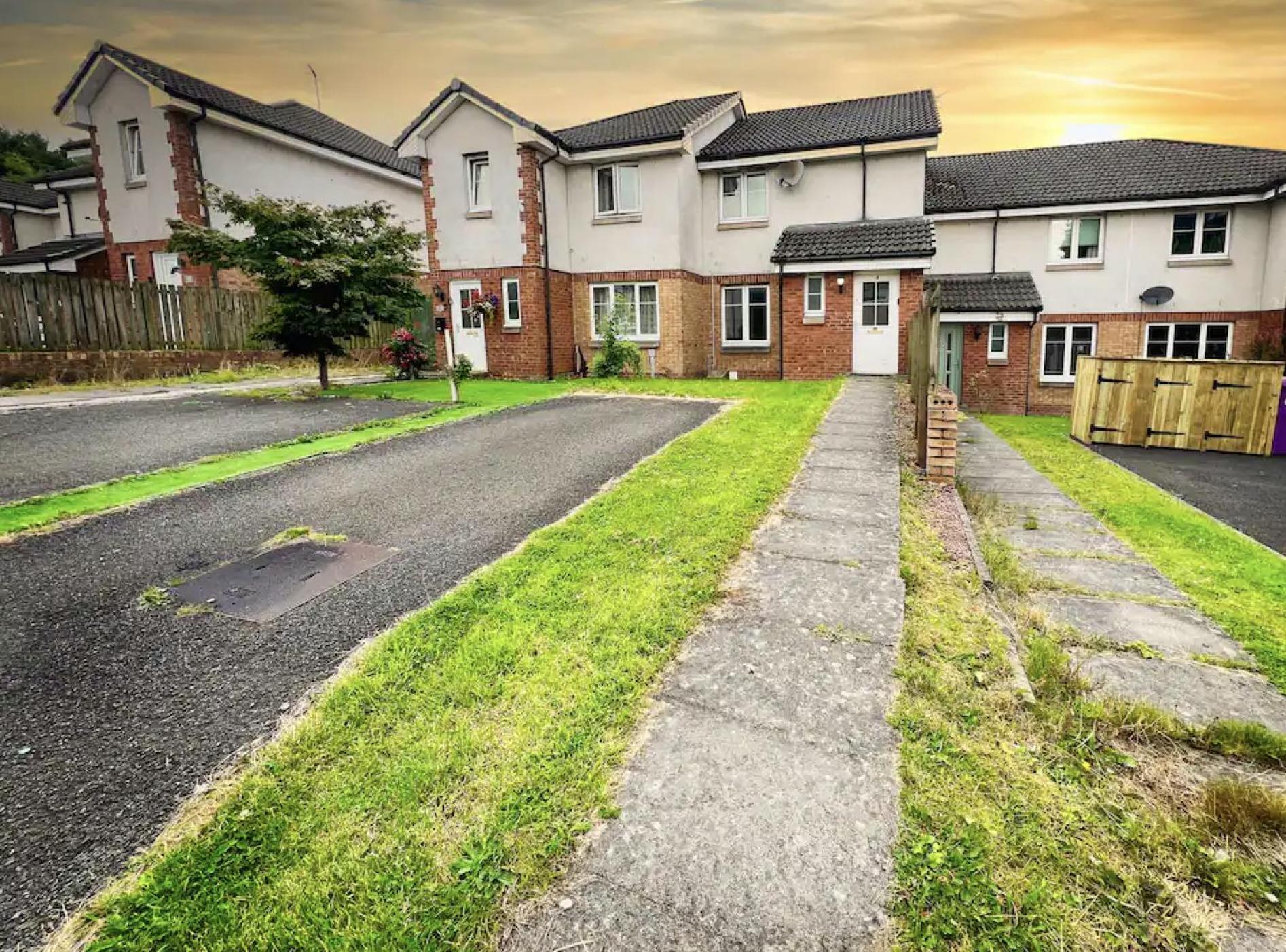 Glasgow Central - Entire House - Free Parking , Free Super Fast Wifi , Private Garden & Parking Security מראה חיצוני תמונה