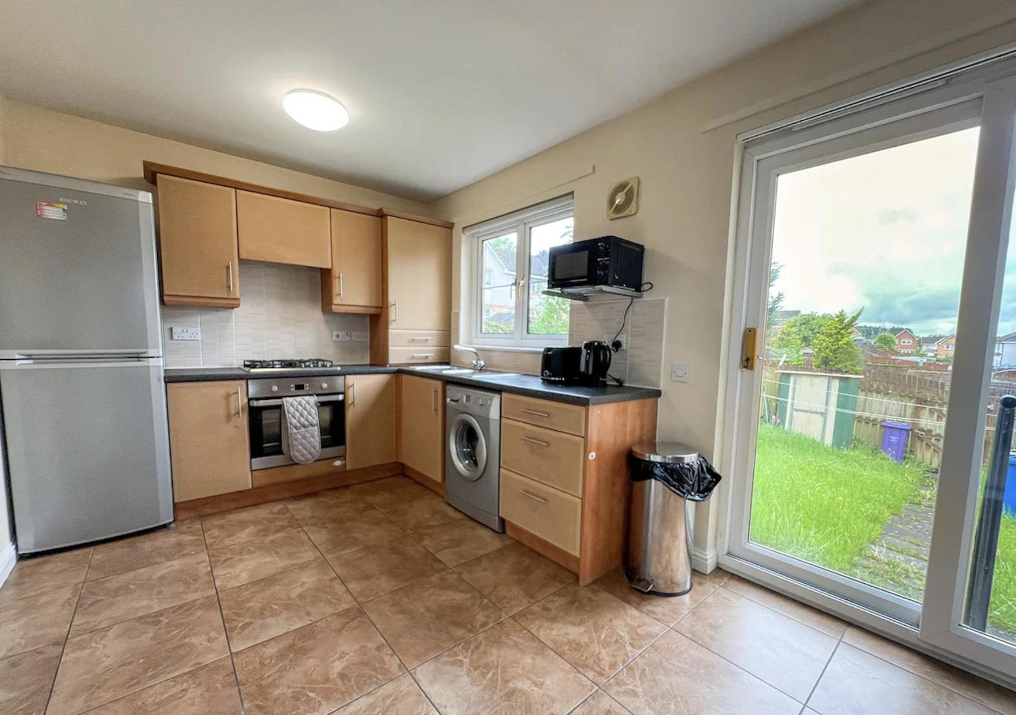 Glasgow Central - Entire House - Free Parking , Free Super Fast Wifi , Private Garden & Parking Security מראה חיצוני תמונה